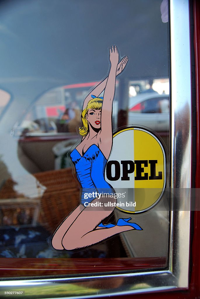PKW Oldtimer Alter Opel Aufkleber News Photo - Getty Images