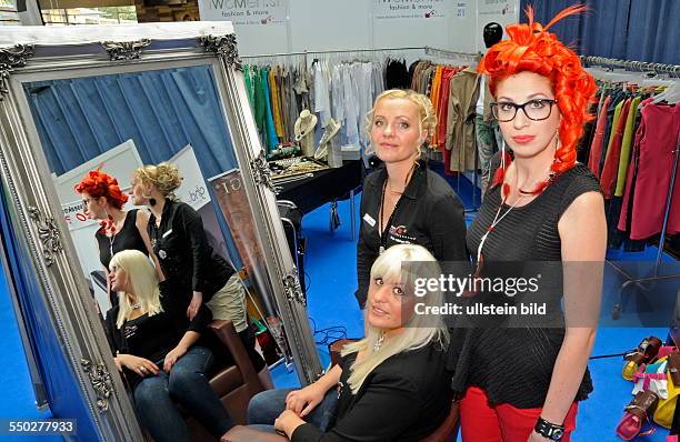 Die Messe "Völklingen zeigt Leistung - Messe für Handwerk, Handel und Gewerbe" in der Hermann-Neuberger-Halle in Völklingen. Im Bild: Die Models...