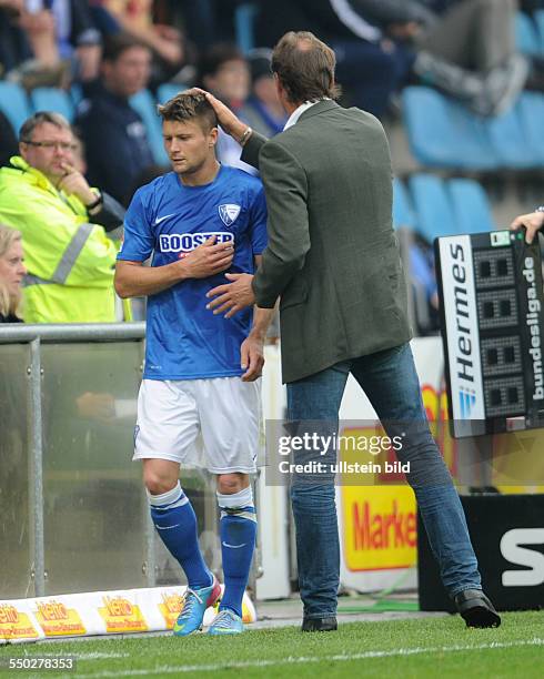 Fussball, Saison 2013-2014, 2. Bundesliga, 6. Spieltag, VfL Bochum - SC Paderborn 4-2, Trainer Peter Neururer , re., und Piotr Cwielong