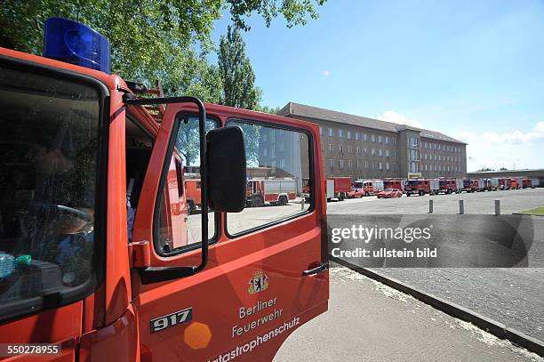 Fahrzeuge der Berliner Feuerwehr anlässlich des Hochwassers in Magdeburg