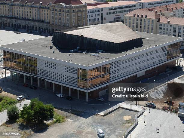 Der Kulturpalast in Dresden, fotografiert. Der 1969 eröffnete Kulturpalast von Architekt Wolfgang Hänsch besitzt den größten Mehrzwecksaal der Stadt...