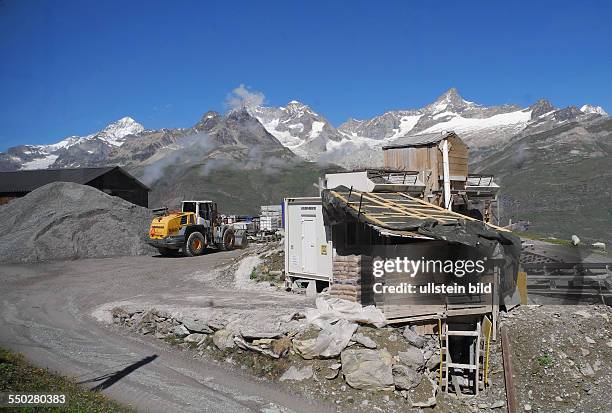 Am war der Ansturm bei exelentem Wetter auf das Matterhorn 4478m bei Gornagrat 3089m besonders stark.. Anfahrt von Zermatt bis Gornagrat mit der...