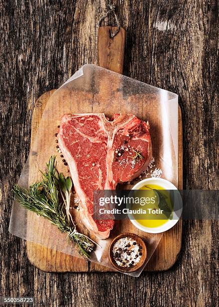t-bone steak - t bone steak stock pictures, royalty-free photos & images