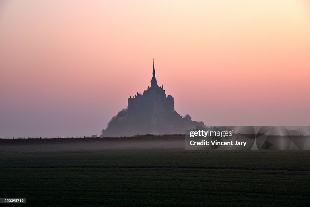 Mont saint michel sunrise enchanting landscape