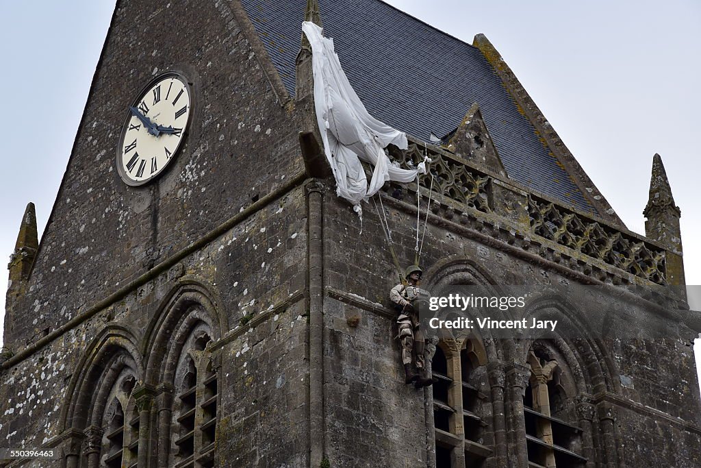 Sainte mere l'eglise american landing paratrooper