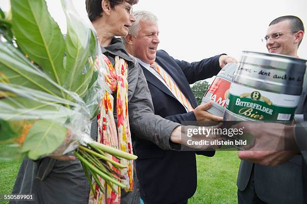 Deutschland, Deetz, , Wahlparty, Bauer Kees de Vries , mit Ehefrau Ella, kandidiert für die CDU für den Bundestag