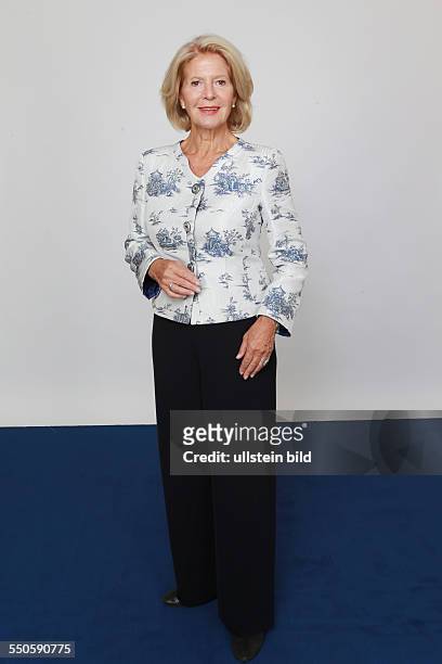 Christiane Hoerbiger - die oesterreichisch-schweizerische Schauspielerin bei einem Fototermin der ARD anlaesslich ihres 75. Geburtstags in Hamburg.