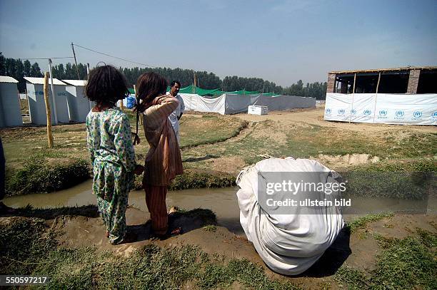 Pakistan Api Sapna 2,244 Suni Stock Photos, High-Res Pictures, and Images - Getty Images