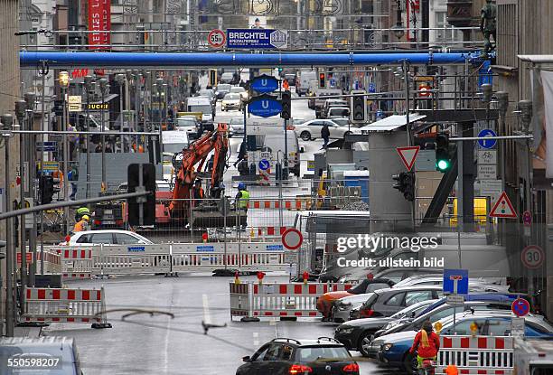 Nach gut einem Jahr wurde am das Ende der offenen U-Bahn -Baustelle in der Friedrichstrasse zwischen Unter den Linden und Behrenstrasse gemeinsam mit...