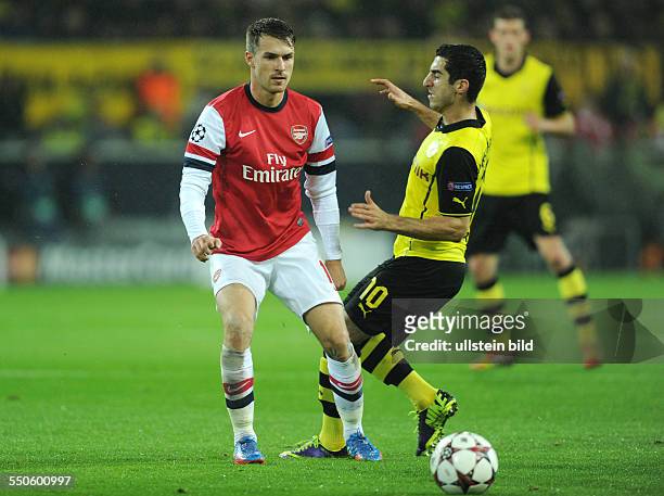 Fussball, Saison 2013-2014, UEFA Champions League, Vorrunde, Borussia Dortmund - Arsenal London 0-1, Aaron Ramsey , li., gegen Henrikh Mkhitaryan