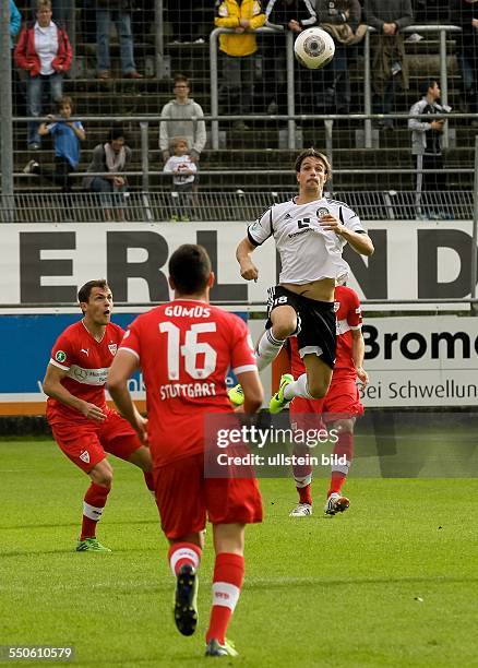 In der dritten Fußball Bundesliga, treffen die Mannschaften aus Elversberg und dem VfB Stuttgart II im Elversberger Stadion an der Kaiserlinde...