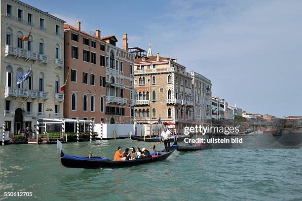 Die Gondel gehört zu Venedig wie die Rialtobrücke und der Markusplatz. Ort: Venecia, Italien