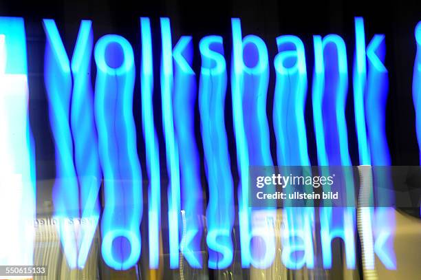 Die Neon-Leuchtreklame der Volksbank in Homburg Saar.