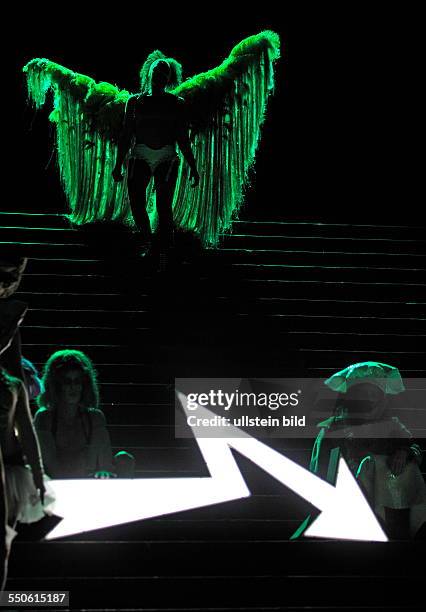 Das Staatstheater Saarbrücken probt im Großen Haus des Staatstheaters die antike Komödie "Die Vögel" von Aristophanes. Die Inszenierung von Thomas...