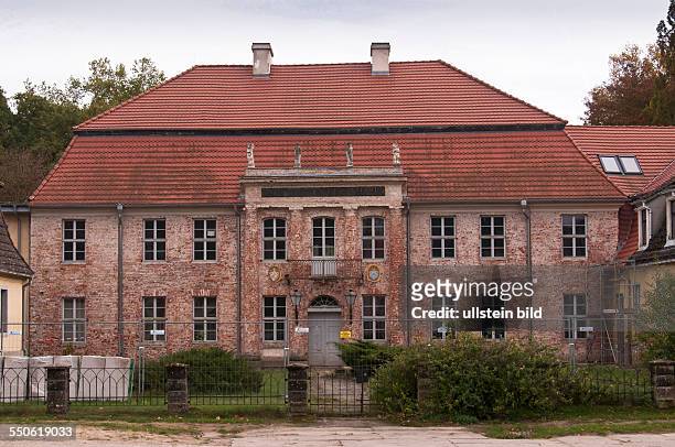 Das Herrenhaus Dannenwalde steht in Dannenwalde, heute einem Stadtteil von Gransee Landkreis Oberhavel) und war der Mittelpunkt einer Gutsanlage. Es...
