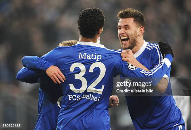 Fussball, Saison 2013-2014, UEFA Champions League, Vorrunde, FC Schalke 04 - FC Basel 2-0, Jubel Schalke nach dem 2-0, v.re., Adam Szalai , Joel Matip