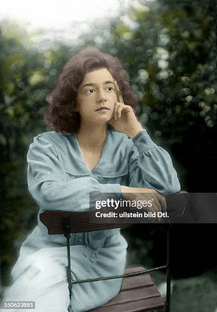 German musician, wife of the dramatist Gerhart Hauptmann