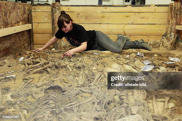 Massengrab Lützen / Archäologen des Landesamtes für archäologie und Denkmalpflege Sachsen Anhalt gelang der erste materielle Nachweis von aus der...