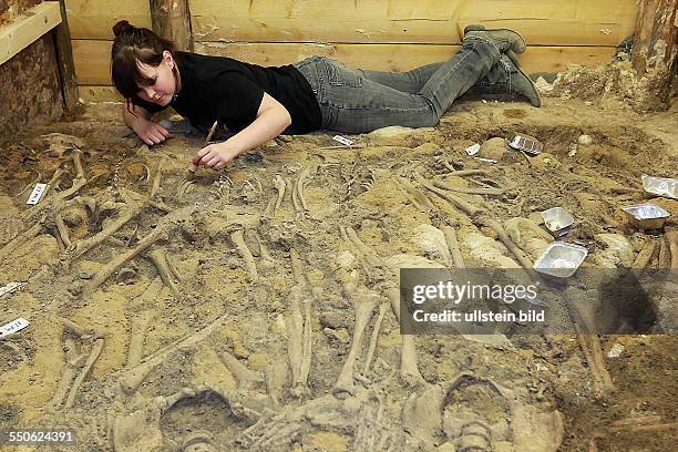 Massengrab Photos and Premium High Res Pictures Getty Images