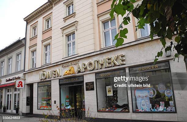 Geburtshaus von Theodor Fontane mit der Loewen-Apotheke seines Vaters, die er 1826 zusammen mit dem Haus wegen Schulden verkaufen musste...