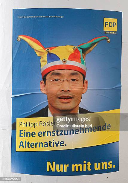 Satirische Wahlplakate zur Bundestagswahl in Halle Saale, Philipp Rösler FDP mit Narrenkappe