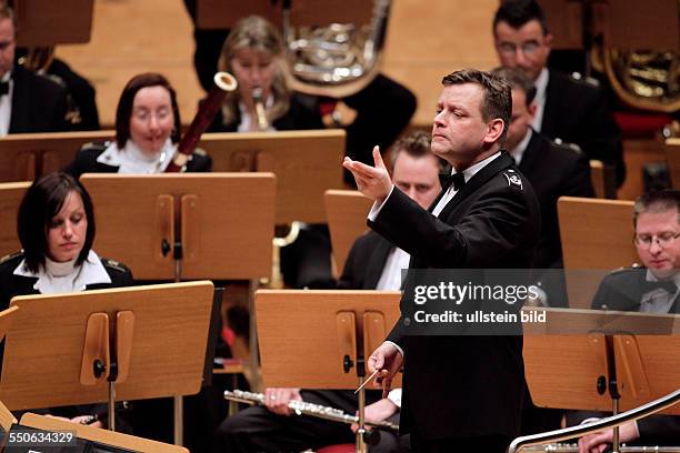 Benefizkonzert zugunsten der Rundschau-Altenhilfe DIE GUTE TAT e.V. Des Musikkorps der Bundeswehr unter der Leitung von Oberstleutnant Christoph...