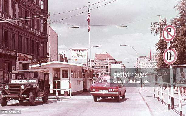 Berlin Wall Checkpoints Photos and Premium High Res Pictures - Getty Images