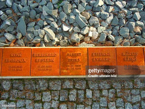 In den Thekenbergen ließen die Nationalsozialisten von April 1944 bis April 1945 ein 13 Kilometer langes Stollensystem von 7000 Häftlingen aus 22...