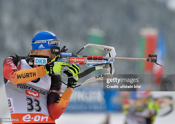 Andreas Birnbacher beim Schiessen waehrend dem 12,5km Verfolgungsrennen der Manner beim IBU Biathlon Weltcup am 8. Dezember 2013 in Hochfilzen.