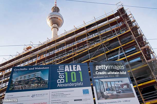 Die Baustelle für ein Haus direkt am Fuß des Berliner Fernsehturms am neben dem Bahnhof Alexanderplatz. Das neue Haus Alea 101 wird Luxuswohnungen,...