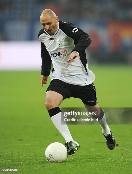 Fussball, ran Jahrhundertspiel der Fussballlegenden zugunsten der Aktion "Ein Herz fuer Kinder" und den Taifunopfern auf den Philippinen, Deutschland...