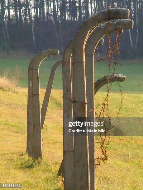 In den Thekenbergen ließen die Nationalsozialisten von April 1944 bis April 1945 ein 13 Kilometer langes Stollensystem von 7000 Häftlingen aus 22...