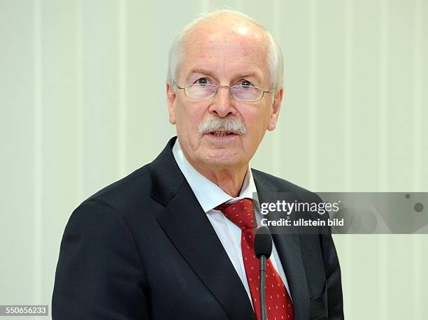 Das Saarbrücker Rechtsforum mit Generalbundesanwalt Harald Range in der Industrie- und Handelskammer des Saarlandes in Saarbrücken. Im Bild: Vortrag...