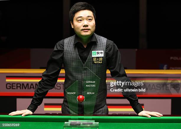 Ding Junhui, Finale Sieger Gewinner Trophäe , Sport, Snooker Billard, Berlin German Masters im Tempodrom,