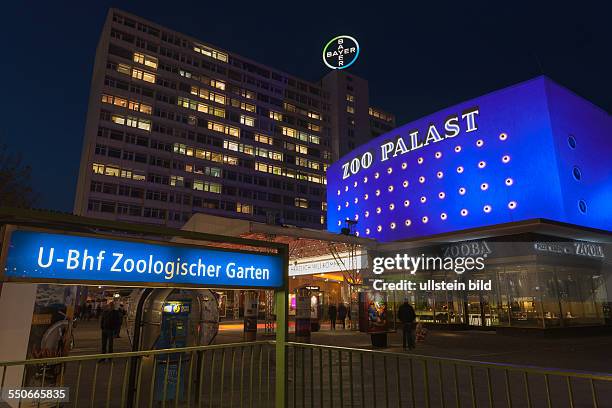 Entrance underground station "Zoologischer Garten", behind that the re-opened cinema "Zoo Palast" and the high-rise building "Hutmacher Haus /...