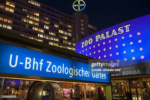 Entrance underground station "Zoologischer Garten", behind that the re-opened cinema "Zoo Palast" and the high-rise building "Hutmacher Haus /...