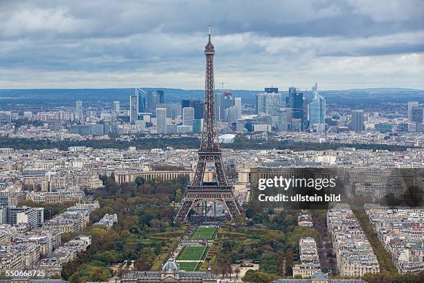 Die Französische Hauptstadt Paris, zieht am zahlreiche Touristen aus aller Welt an. Im Bild: Der Eiffelturm vom Bürogebäude Tour Montparnasse...