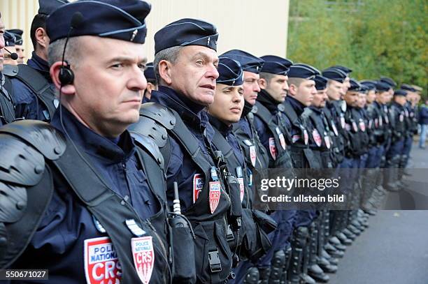 Eine Übung deutscher und französischer Polizeikräfte auf dem Gelände des ehemaligen Bergwerks in Göttelborn simuliert einen Einsatz bei einer...