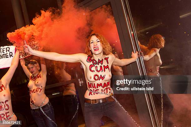 Femen protestieren vor dem Berliner Bordell ARTEMIS für eine völlige Abschaffung der Prostitution, Bestrafung von Freiern sowie ein Aufenhaltsrecht...