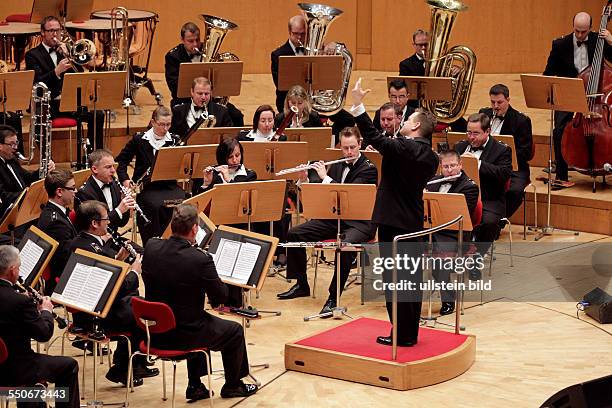 Benefizkonzert zugunsten der Rundschau-Altenhilfe DIE GUTE TAT e.V. Des Musikkorps der Bundeswehr unter der Leitung von Oberstleutnant Christoph...