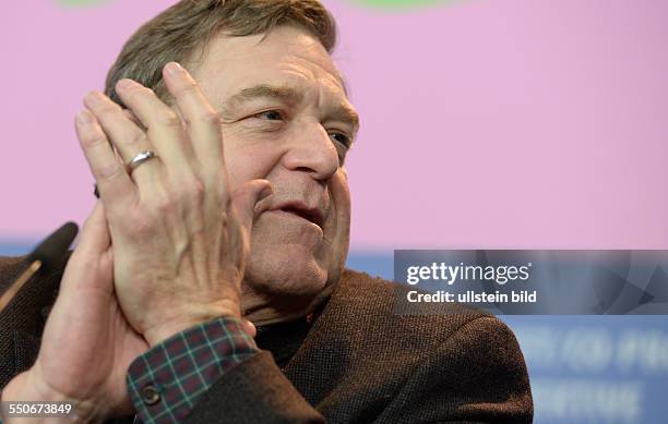 Schauspieler John Goodman während der Pressekonferenz zum Film -THE MONUMENTS MEN- anlässlich der 64. Internationalen Filmfestspiele Berlin