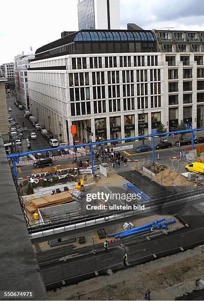 Nach gut einem Jahr wurde am das Ende der offenen U-Bahn -Baustelle in der Friedrichstrasse zwischen Unter den Linden und Behrenstrasse gemeinsam mit...