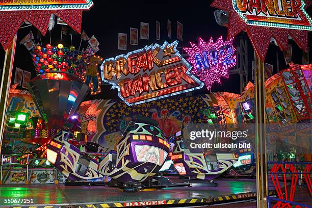 Fahrgeschäft Break Dancer No. 2 auf dem Hamburger Dom bei Dunkelheit, Winterdom 2013, Kirmes, Volksfest, Heiligengeistfeld, Stadtteil St. Pauli,...