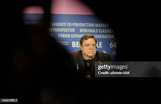 Schauspieler John Goodman während der Pressekonferenz zum Film -THE MONUMENTS MEN- anlässlich der 64. Internationalen Filmfestspiele Berlin