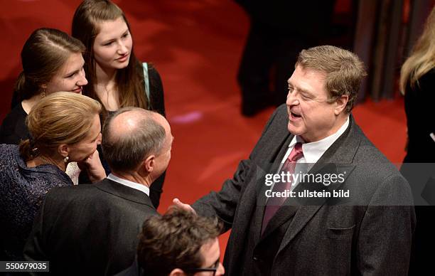 Schauspieler John Goodman während der Premiere des Films -THE MONUMENTS MEN- anlässlich der 64. Internationalen Filmfestspiele Berlin