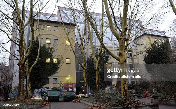 Gebäude der ehemaligen Gerhart-Hauptmann-Schule Ohlauer Strasse wurde von Flüchtlingen besetzt