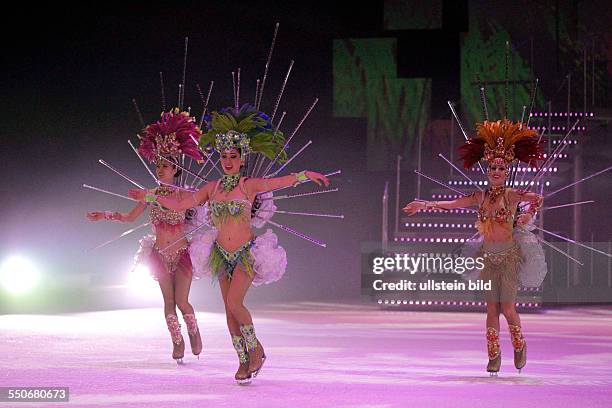 Holiday on Ice Show 2014 Produktion: Platinum Norbert Schramm nimmt als Conférencier das Publikum im Rahmen der Jubiläums-Show auf die Reise durch 70...