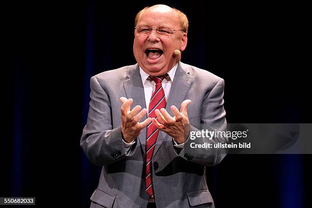 Hans-Joachim Heist gastiert bei der Eröffnungsshow "KÖLN LACHT!" des 23. Köln Comedy Festival Gloria Theater Köln