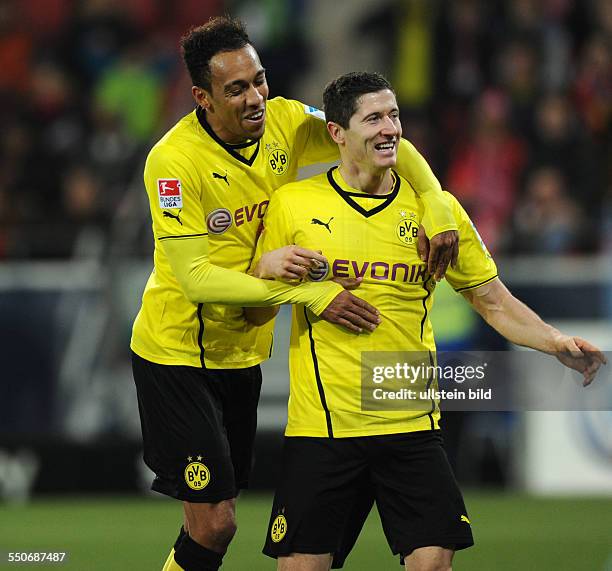 Fussball, Saison 2013-2014, 1. Bundesliga, 14. Spieltag, FSV Mainz 05 - Borussia Dortmund, Jubel Robert Lewandowski , re., und Pierre-Emerick...