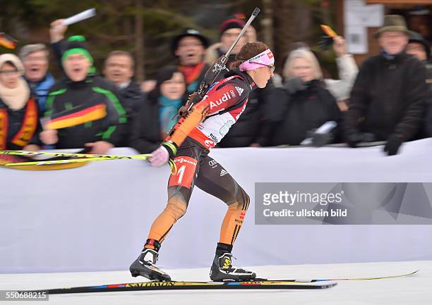Evi Sachenbacher Stehle waehrend dem IBU Weltcup 4x5km Staffel der Frauen, am 8. Januar 2014 in Ruhpolding.